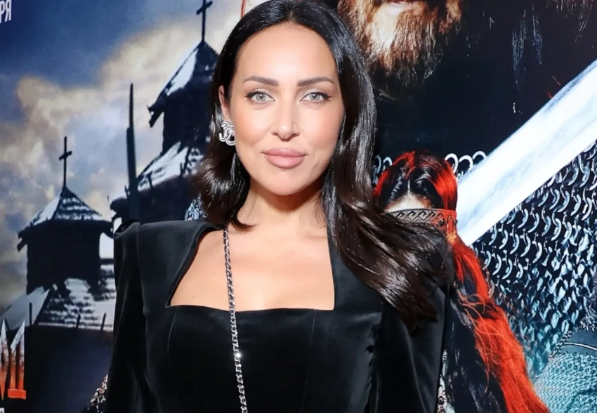 "Такая худенькая была, завтра иду в спортзал". Алсу показала свои архивные обложки из 2000-х