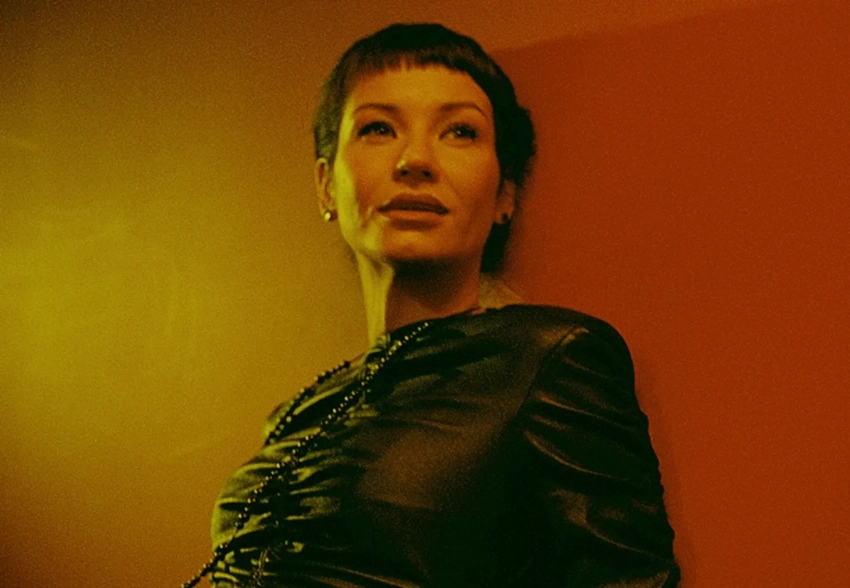 "Героиня несуществующего фильма". Беременная Ида Галич опубликовала новые фотографии из Парижа