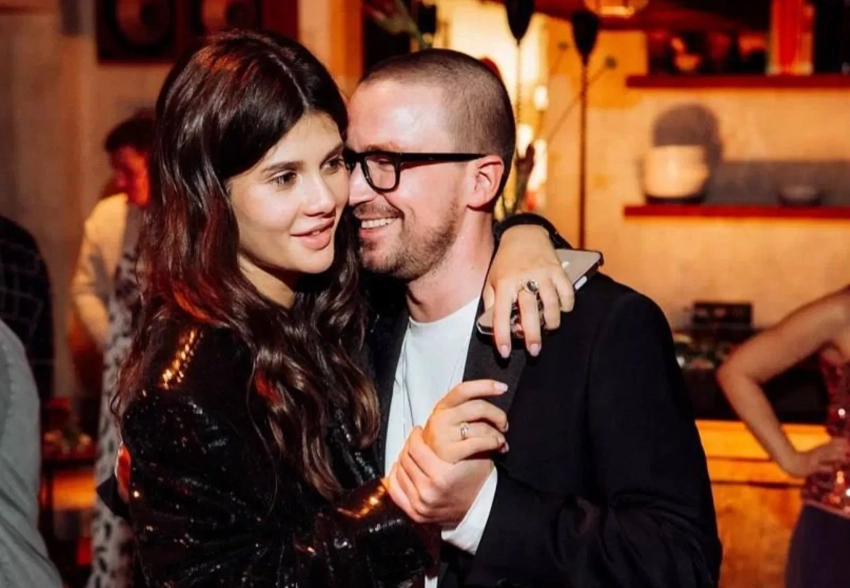 Александр Петров отметил день рождения с беременной женой и друзьями, среди которых — Юра Борисов