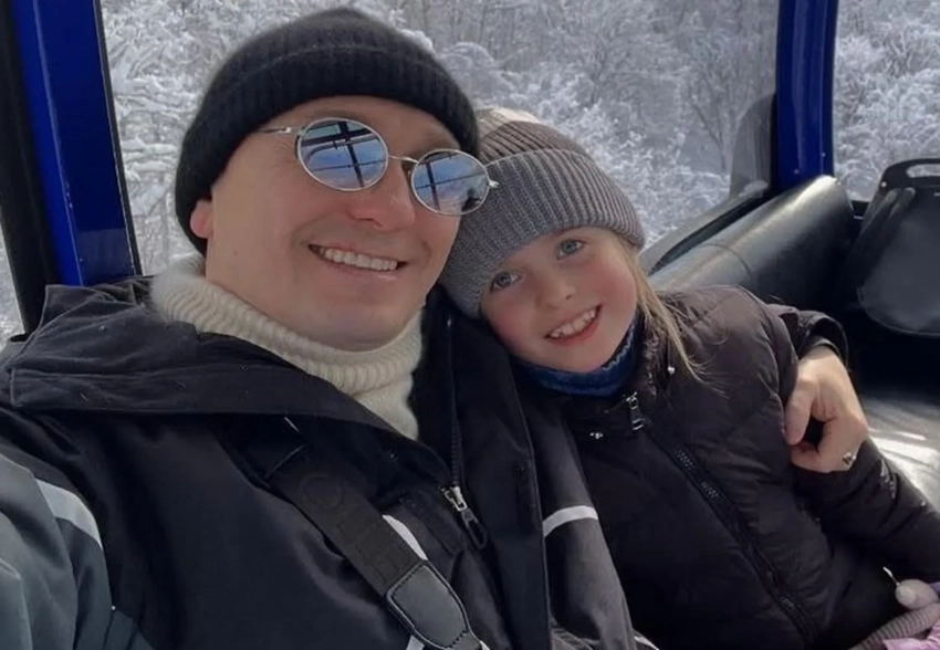 Сергей Безруков отдыхает с женой и детьми в Сочи