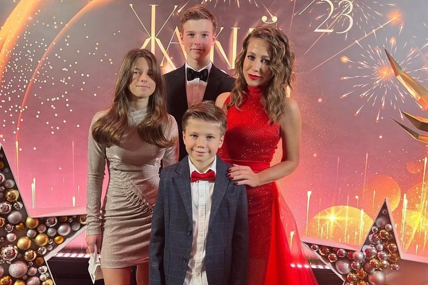 Супермамы, которые воспитывают наследников в одиночку: «Барановская поставила на ноги троих без мужа, а Климовой с четырьмя детьми помогали бабушки