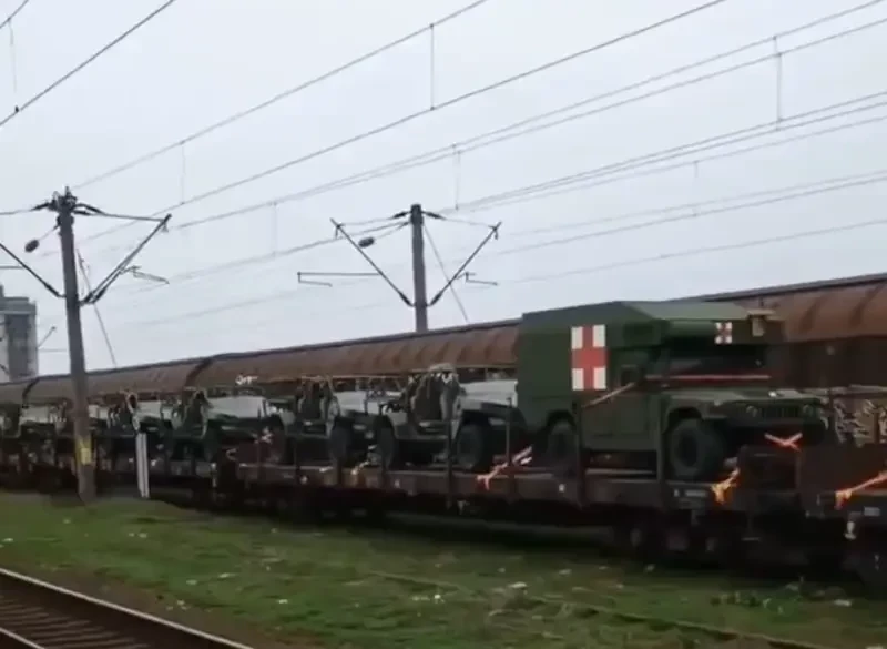 В Румынии сняли на видео эшелоны с натовским оружием для Украины