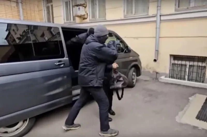 Работавший на украинские спецслужбы работник центрального аппарата одного из контрольно-надзорных органов России задержан ФСБ