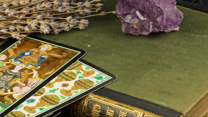 Весенний старт: Таро-прогноз на март 2025 года