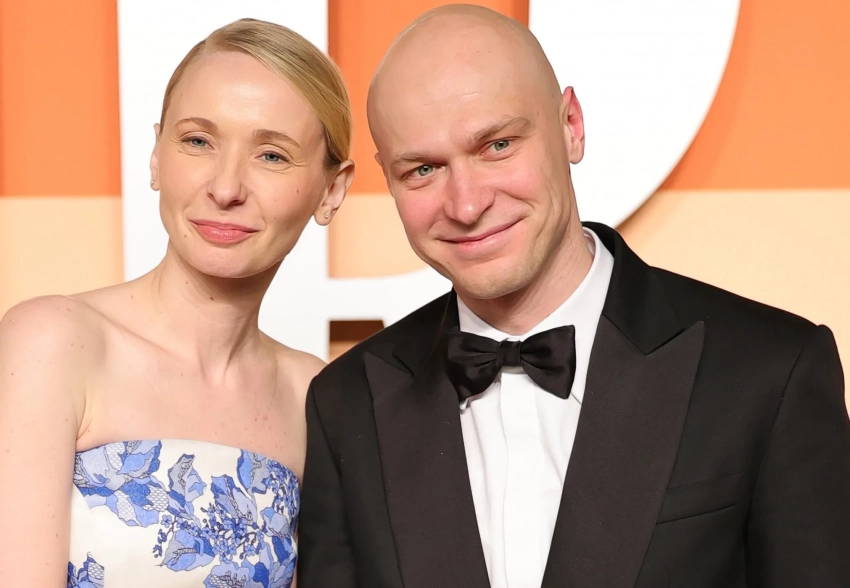 Юра Борисов с женой, Маргарет Куэлли и Селена Гомес на вечеринке Vanity Fair