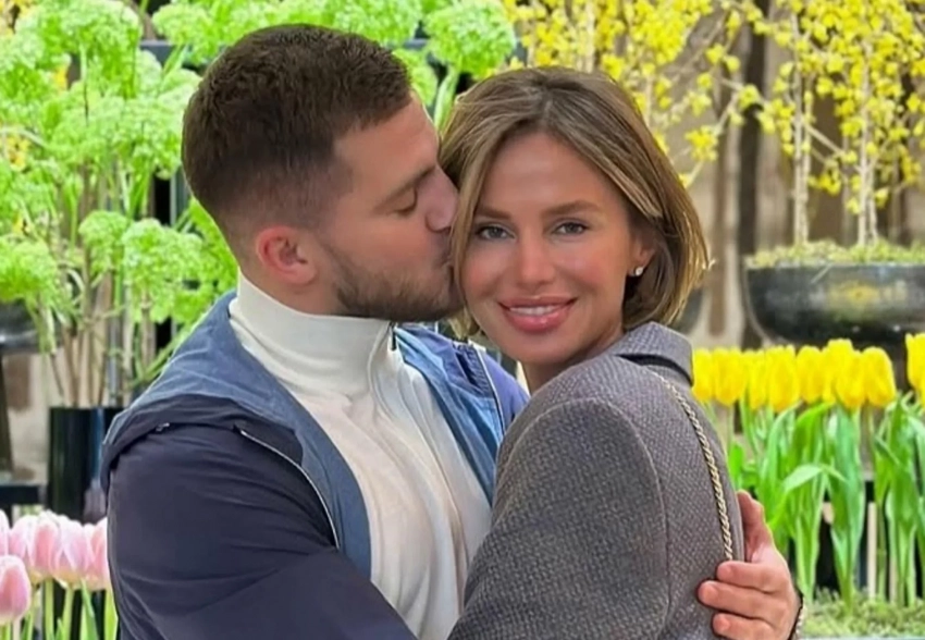 "Сама удивлена была". Сообщившая о разводе Алекса заявила, что её соцсети взломали