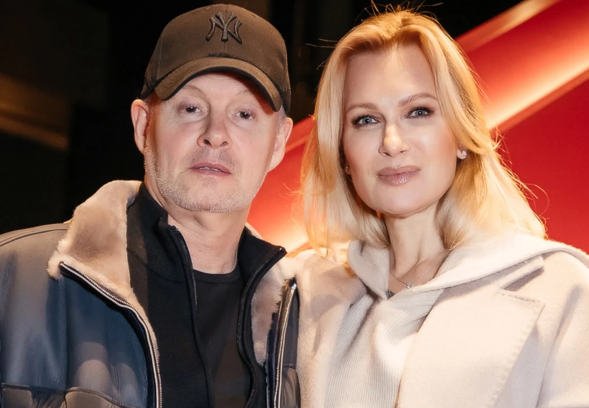 Ирина Хакамада, Олеся Судзиловская с мужем, Алла Сигалова и Митя Фомин на премьере фильма "Падение короны"