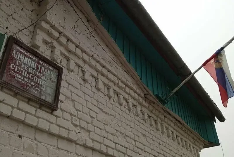 ВС РФ продолжают выбивать врага с территории Курской области, над администрацией Гуево поднят российский флаг