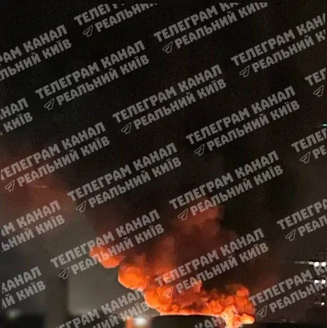 Появляются кадры с пожарами на военных объектах противника в Киеве, Харькове и других городах после серии ударов ВС РФ
