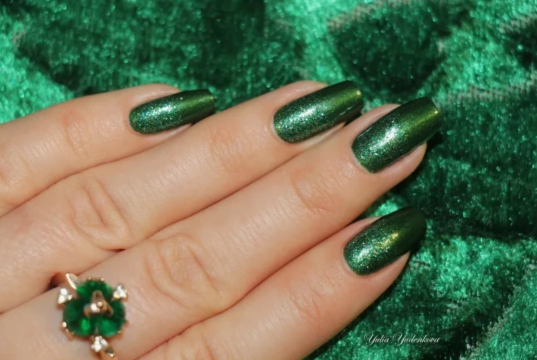 Как выбрать магический маникюр, который привлечет деньги, здоровье и любовь в апреле 2025