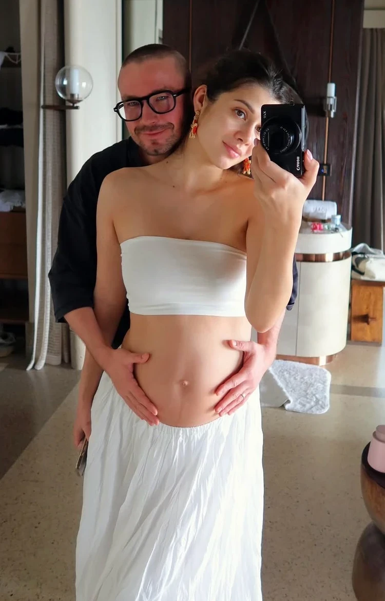 Александр Петров и его жена Виктория впервые стали родителями