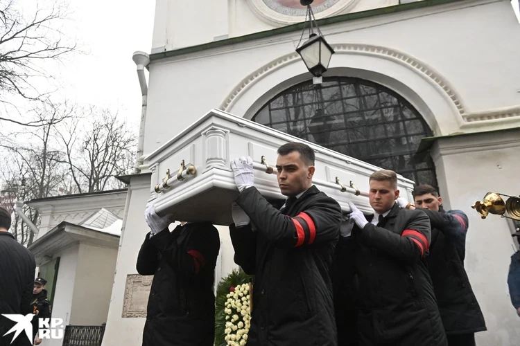 «Трезвый Паша не интересовал людей»: почему окружение Паши Техника винит поклонников в его смерти