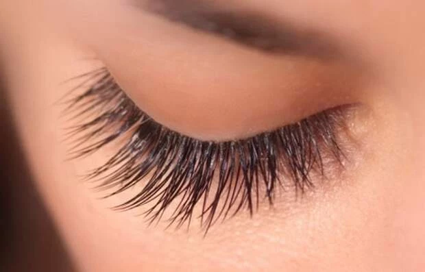 Для тех, кто хочет отказаться от туши: 5 способов отрастить роскошные ресницы