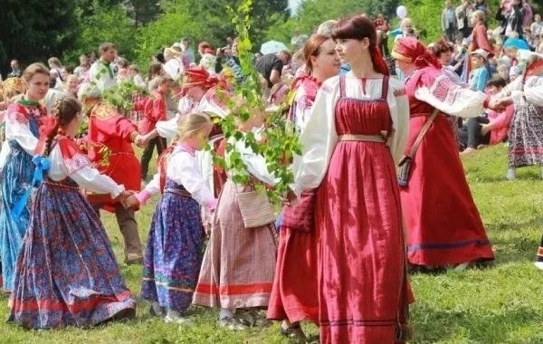 Красная горка 2025: история праздника, суть и традиции