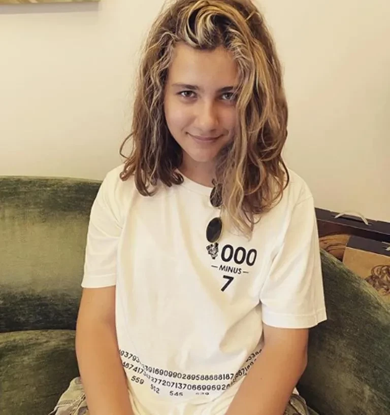 "Наша Нина спела вместе с прабабушкой". Иван Ургант записал песню с дочерьми о блокадном Ленинграде