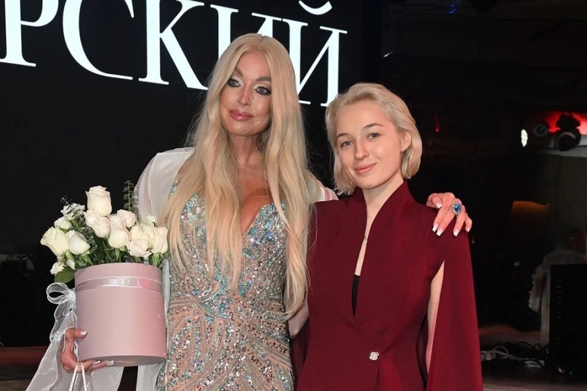 «Попросила не влезать в подготовку к свадьбе»: Дочь Волочковой поставила мачеху Елену Николаеву на место