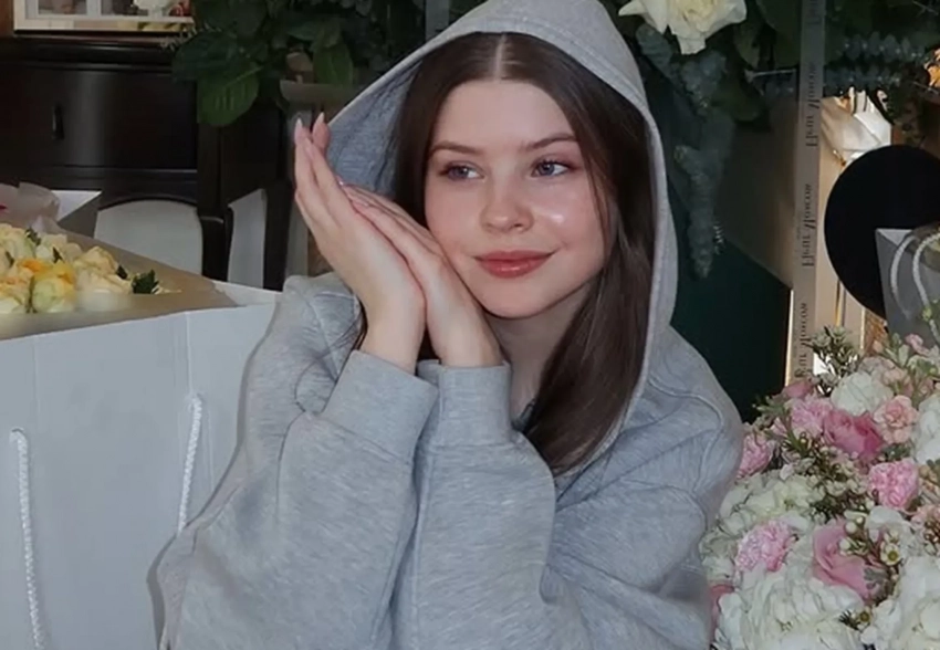 Младшая дочь Олега Табакова опубликовала свои новые фото в честь 19-летия