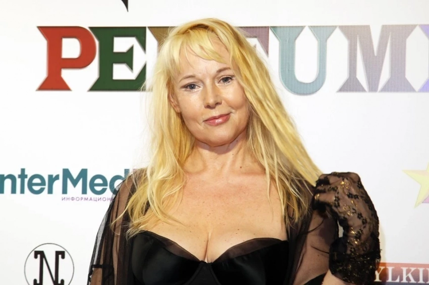 Елена Кондулайнен отметила 67-летие в бикини на Сейшелах