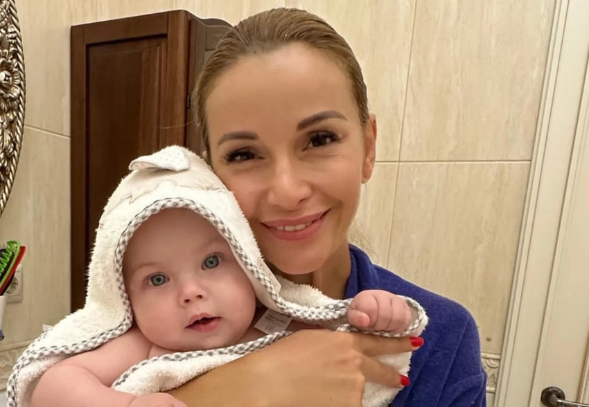 "Рожать классно в осознанном возрасте". Ольга Орлова рассказала о материнстве после 40 лет