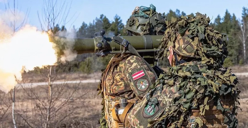 «Встретим Россию огнём и сталью»: Латвия показала учения по отражению «вторжения»