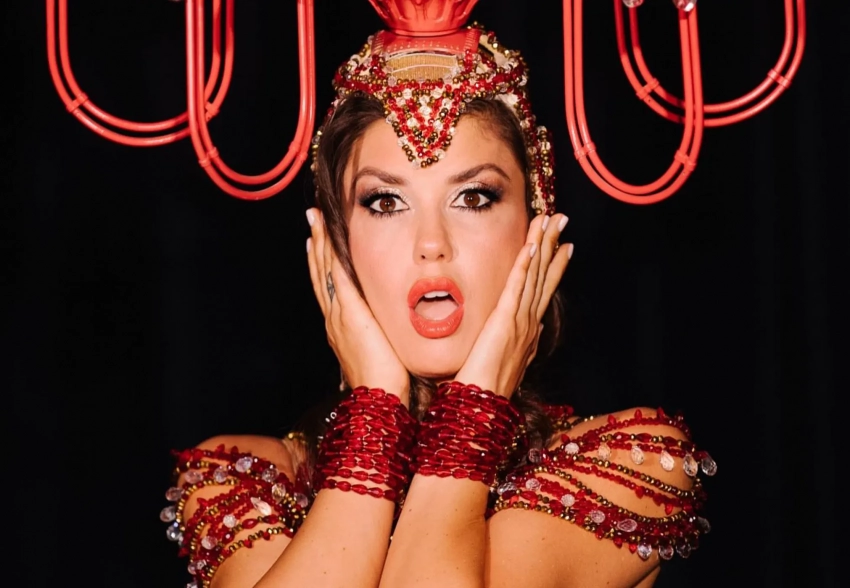 "У отца это вызвало недоумение". Агата Муцениеце встретилась с сыном, из-за которого судится с Павлом Прилучным, — в кабаре