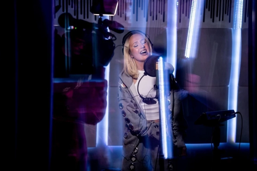 Кока вышла со звездой на груди, а гигантский краб-Кологривый проигнорировал премьеру: в Москве представили мультик «Мальчик-Дельфин 2»