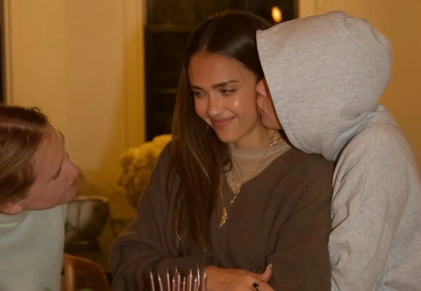 "Желаю себе чувствовать себя любимой". Джессика Альба отметила 44-й день рождения с детьми на фоне развода