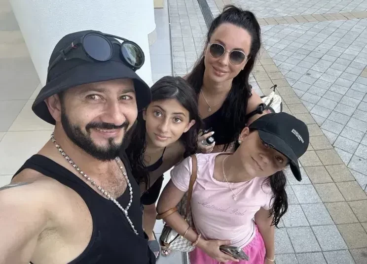 Жена Михаила Галустяна прокомментировала их развод. Одновременно с этим в сети обсуждают, что он мог изменять ей со своей визажисткой