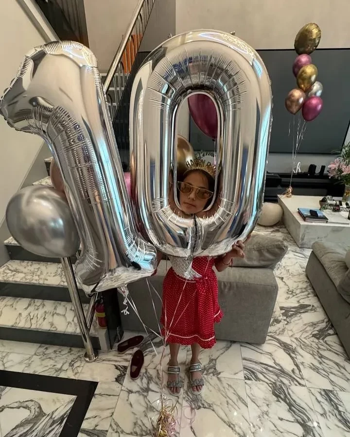 Ляйсан Утяшева и Павел Воля публично поздравили дочку с днём рождения и показали архивные семейные фото