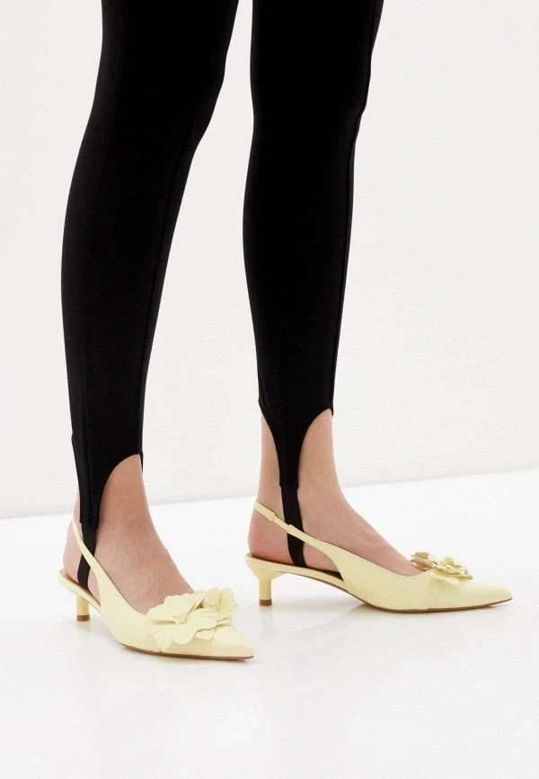 Балетки и туфли с необычными каблуками: какие женские туфли будут в моде в 2025 году