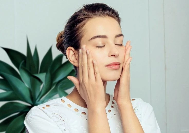 Для сияния кожи: какие 5 утренних привычек работают лучше, чем любые бьюти-средства