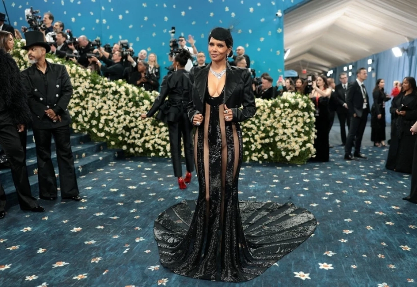 Самые яркие образы Met Gala 2025: Ким Кардашьян в коже и шляпе, Мадонна в костюме колонизатора и Холли Берри в полуголом платье и пугающий Джордан Роф