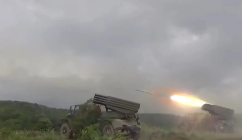 Опубликованы кадры разгрома колонны ВСУ из 10 квадроциклов, выдвинувшейся в направлении Курской области