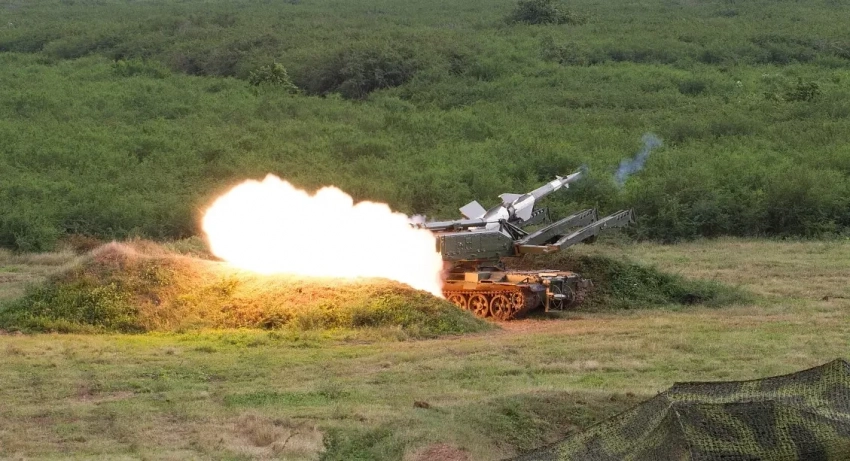 Преобразился в самоходный зенитный комплекс: показаны стрельбы из модернизированного ЗРК С-125 «Печора-2БМ» армии Кубы