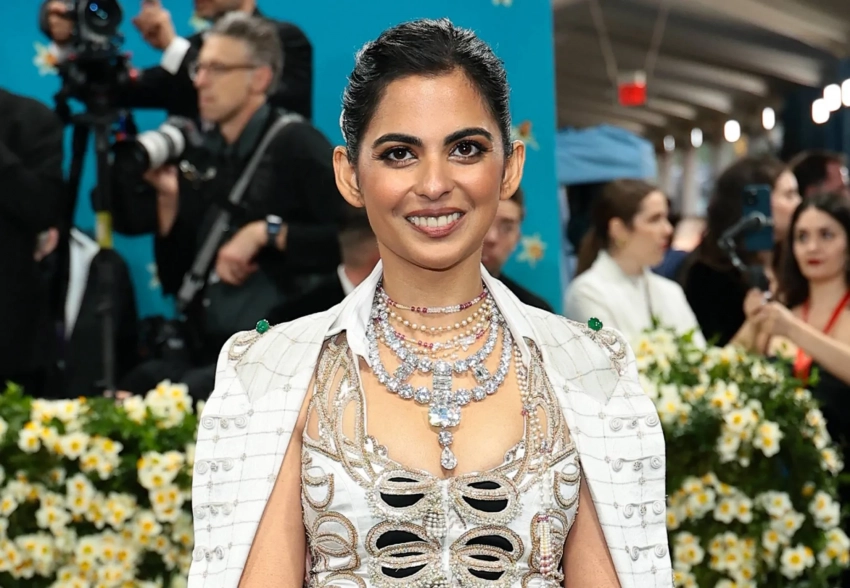 Дочь самого богатого человека Индии надела на Met Gala ожерелье с 80-каратным бриллиантом из коллекции своей матери