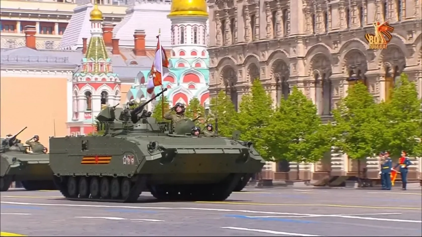 Боевые разведывательные машины БРМ-1 на службе и на параде