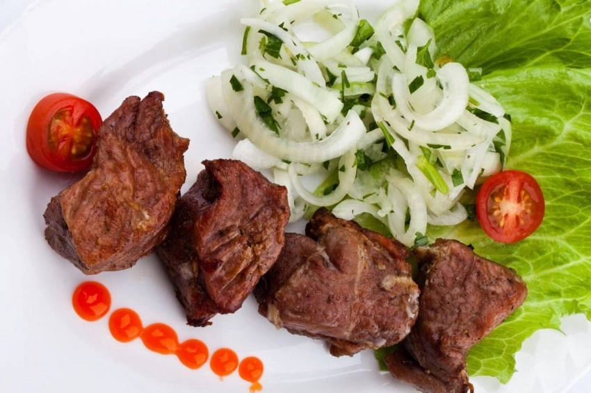 Лучшие варианты, как замариновать лук к шашлыку