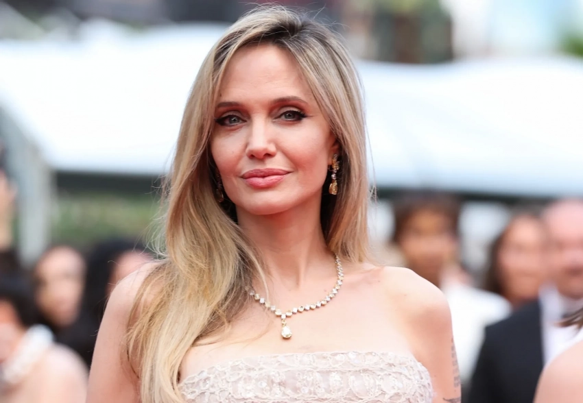 Анджелина Джоли посетила премьеру фильма "Эддингтон" в Каннах