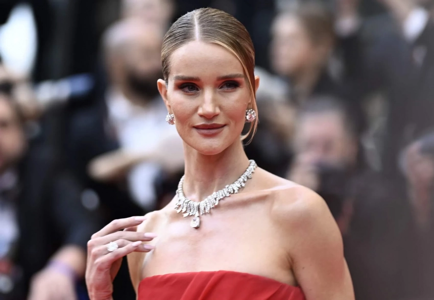 Канны-2025: Рози Хантингтон-Уайтли, Квентин Тарантино с женой и Зои Дойч на премьере фильма "Новая волна"