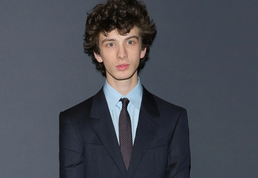 Марк Эйдельштейн вышел на красную дорожку в Каннах