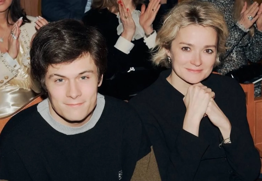 Надежда Михалкова с племянником, Оксана Лаврентьева, Виктория и Дана Манасир на концерте Теодора Курентзиса