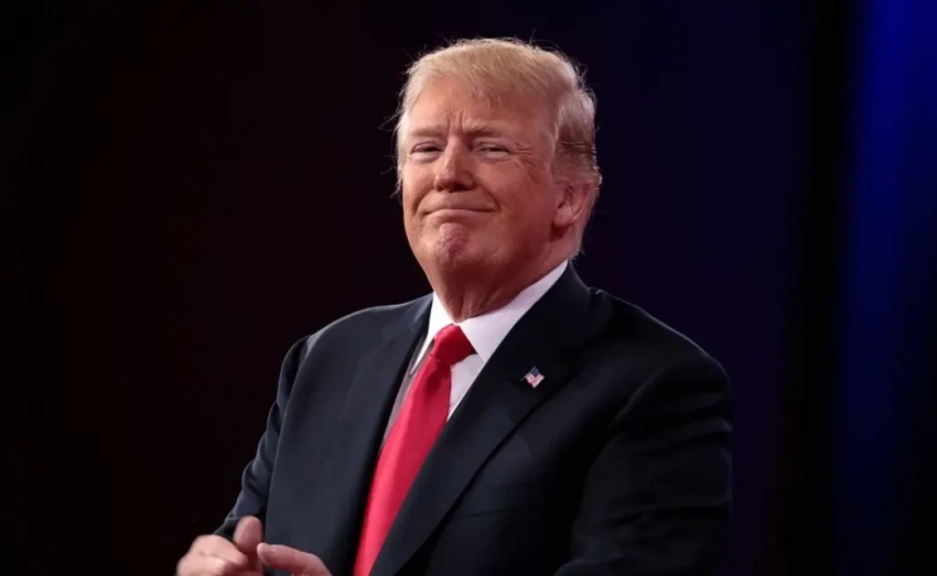 Трамп намерен уже с начала следующего месяца ввести 50-процентные пошлины на товары из ЕС, так как договориться не удаётся