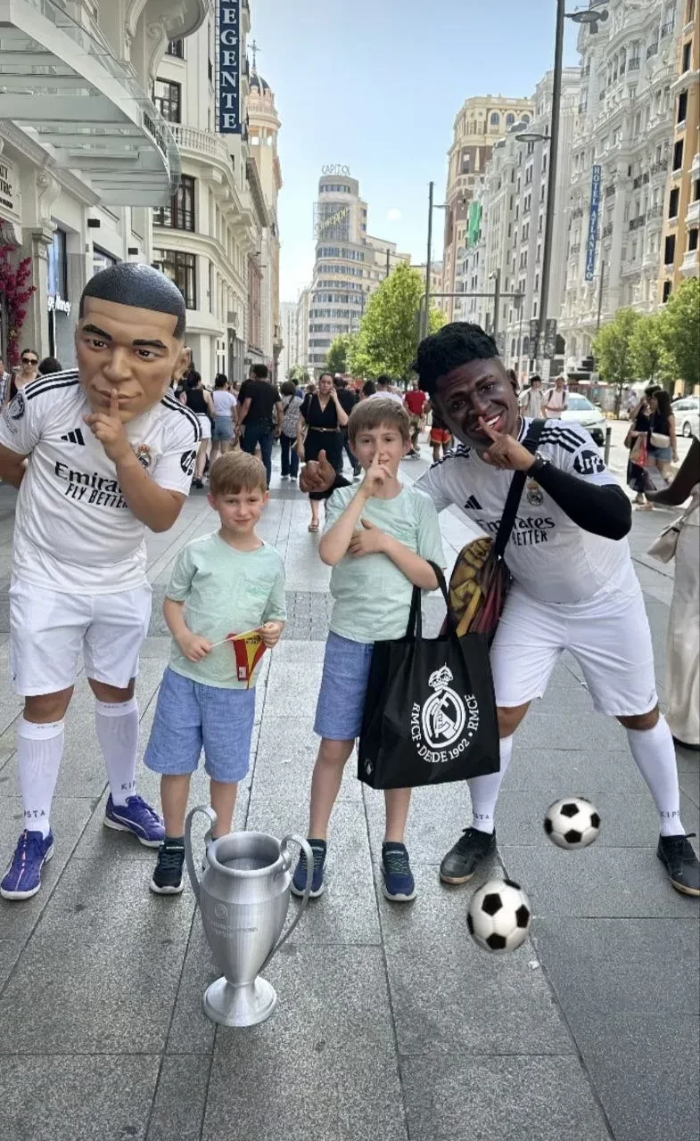 Младшие дети Павла Дурова отдыхают в Испании с матерью Ириной Болгар