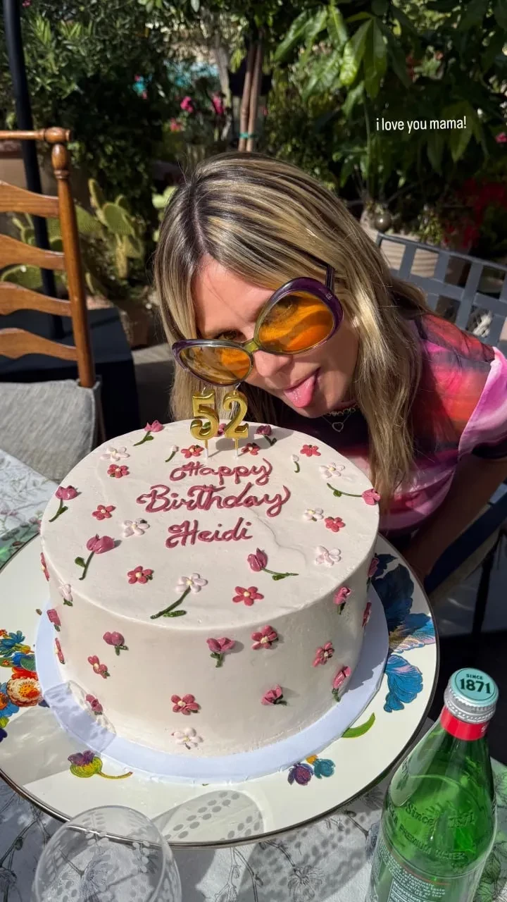 Хайди Клум отметила 52-летие с мужем Томом Каулитцем и устроила фотосессию в бикини