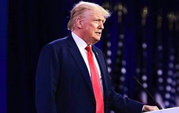 Трамп заявил, что Украина дала России повод "разбомбить их к чертям"