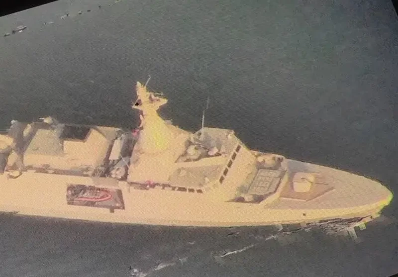 Иранские ВМС направили дроны к британскому эсминцу, который пытался пройти через Ормузский пролив