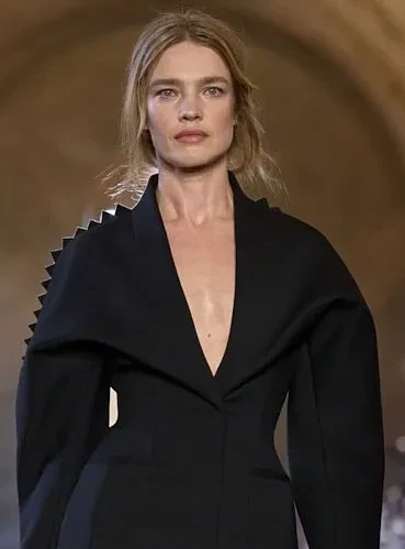 Наталья Водянова вышла на подиум на показе Jacquemus