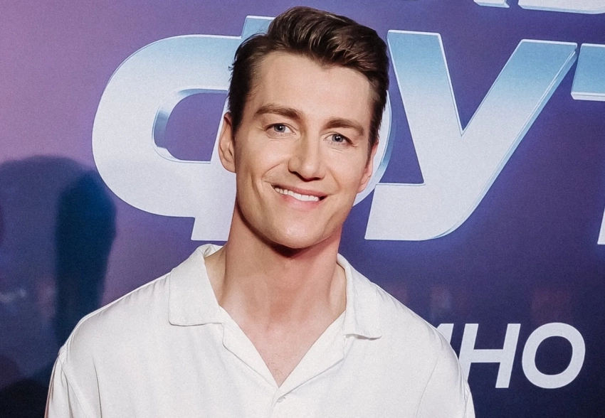 Дмитрий Песков, Алексей Воробьёв и Аделина Сотникова на премьере фильма "Больше чем футбол"