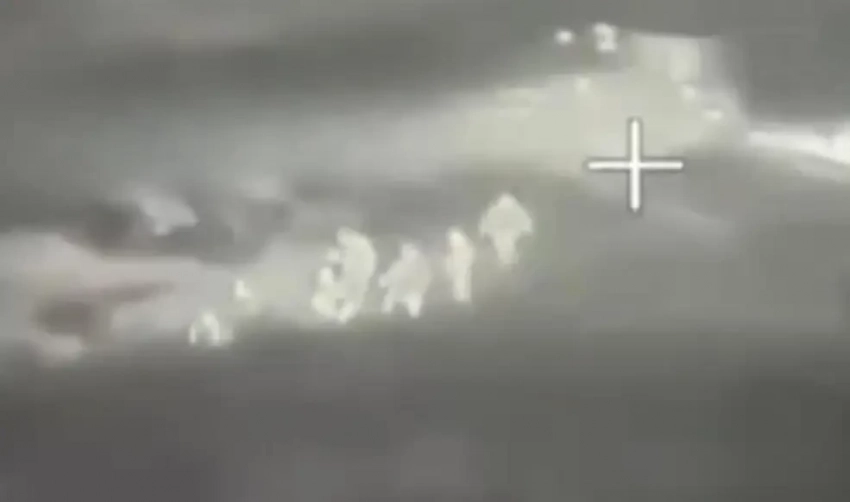 Показаны кадры уничтожения нашими FPV-дронами штурмовой группы ВСУ в Сумской области при попытке прорыва в Курскую