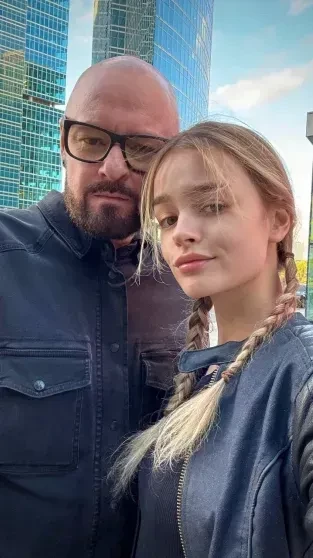 Юная жена 50-летнего режиссёра Марка Горобца снялась в образе Золушки